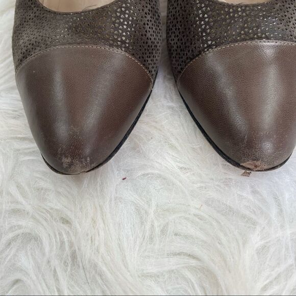 Vintage Salvatore Ferragamo Embossed Leather Spectator Pumps - Picture 10 of 10